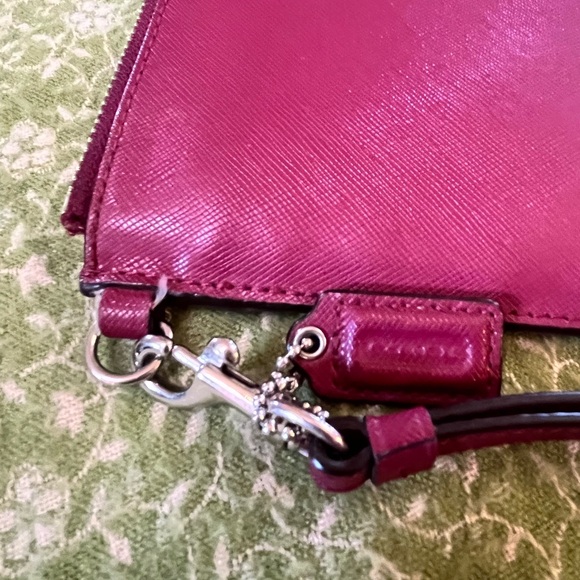 Coach wristlet, excellent condition - Picture 4 of 6